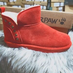 NWT-N BOX Bearpaw Women's Red Allert, Suede Ankle Boots size 8